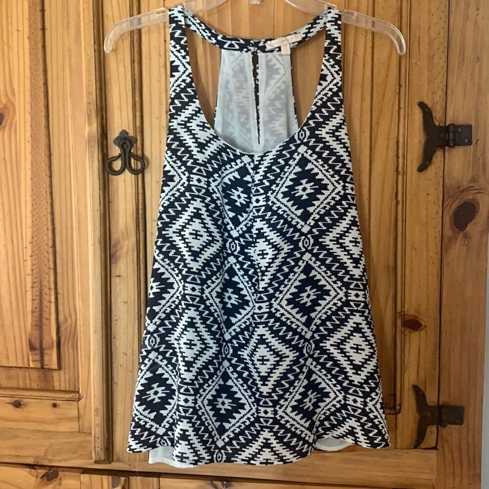 SKIES Are Blue Scoop Neck Sleeveless Top